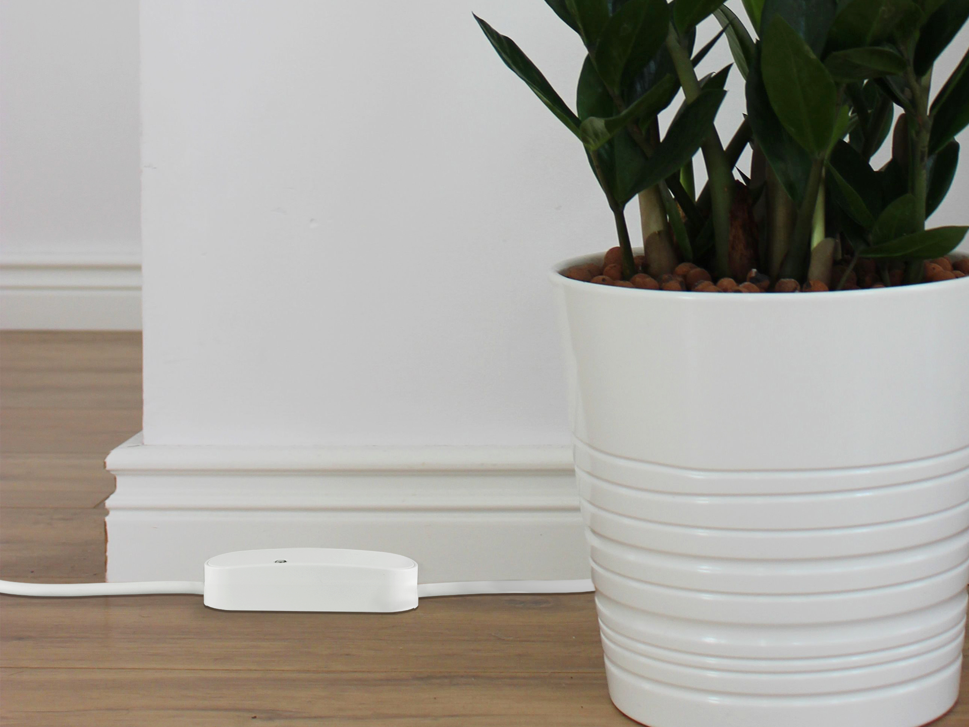 Zigbee power strip with energy monitor