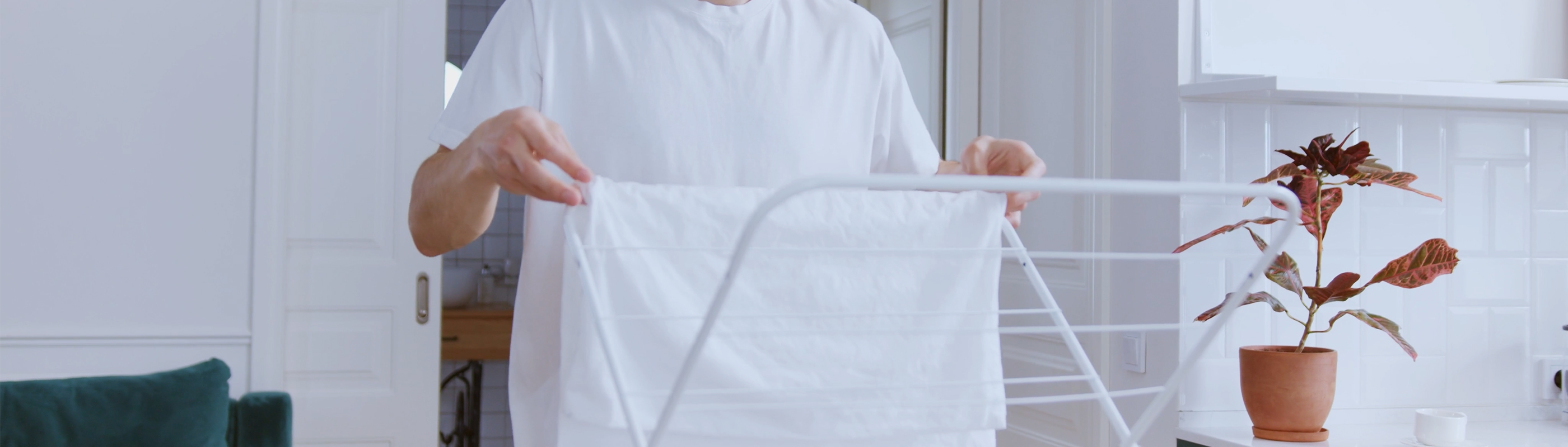 Safely dry your laundry inside with the Smart Humidity Sensor